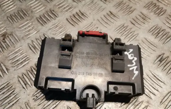 Mercedes-Benz C W203 Fuse box set 2035450803 A2035450803