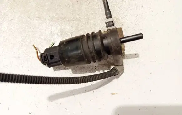 Volkswagen Touran I Windscreen/windshield washer pump 1k6955651