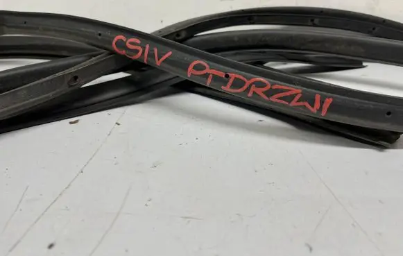 KIA Carens III Rubber seal rear door 