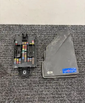 Volvo XC90 Fuse module 31682732 K067R