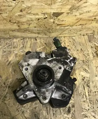 Volvo XC90 Fuel injection high pressure pump
