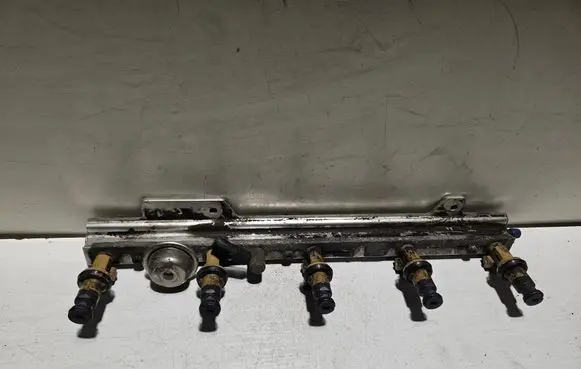Volvo S80 Fuel main line pipe 9186836 01469932