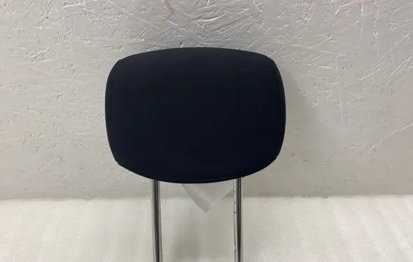 Nissan Leaf II (ZE1) Rear seat headrest 