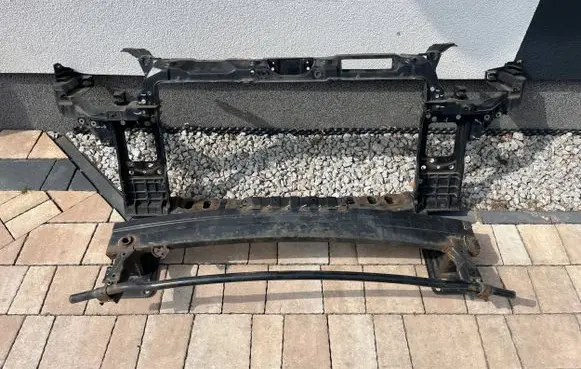 Hyundai i30 Radiator support slam panel