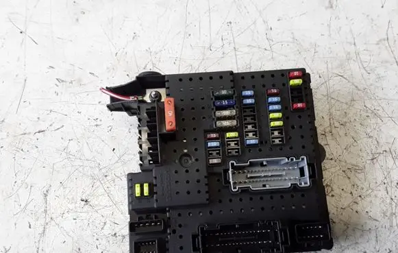 Volvo V70 Fuse module 30728512