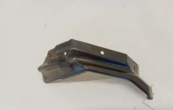 Seat Leon (1P) Fender mounting bracket 1P08211