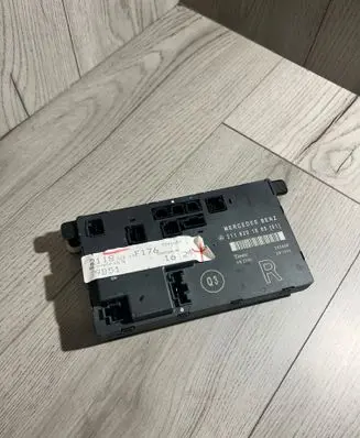 Mercedes-Benz E W211 Door control unit/module 2118201685 355556