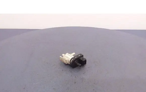 Volvo S80 Vacuum valve 702256490