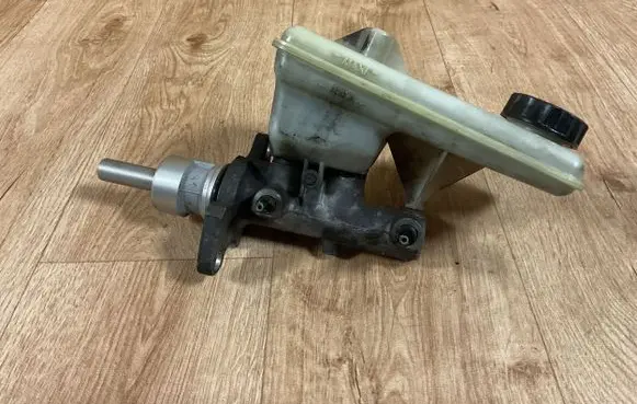 Renault Trafic II (X83) Master brake cylinder 320670082