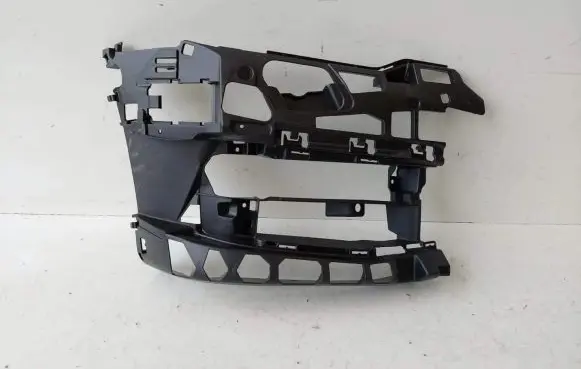 BMW 5 G30 G31 Front bumper mounting bracket 73853460