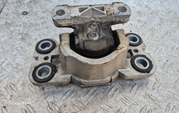 Volvo XC60 Engine mount bracket 8G9N7M121BA 8G9N7M121BA00