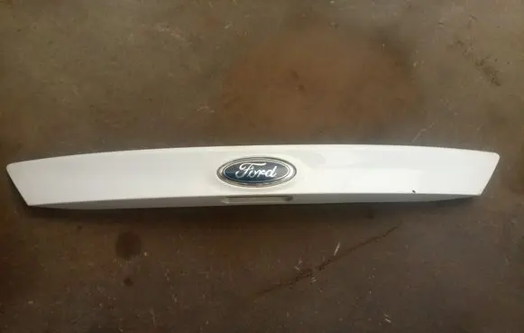Ford Focus Trunk door license plate light bar 