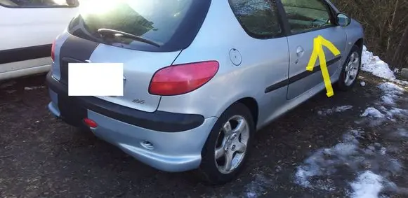 Peugeot 206 Front door window/glass (coupe) 