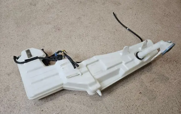 Mercedes-Benz X-class W470 Windshield washer fluid reservoir/tank 289105XA0A 289105XA0B