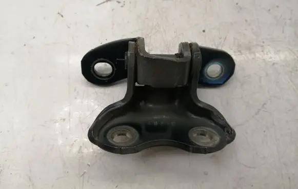 Toyota Verso Front door lower hinge 6874002050