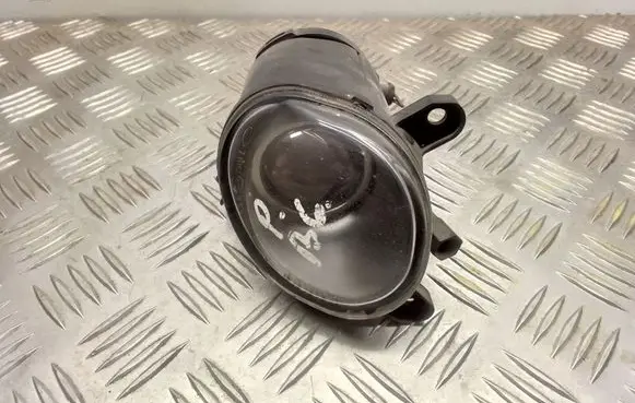 Volkswagen PASSAT B5.5 Front fog light 3B7941699A