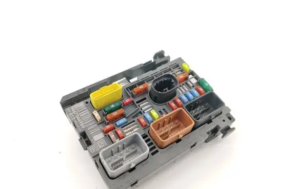 Citroen C5 Fuse module 9667044980