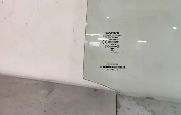 Rear door window glass