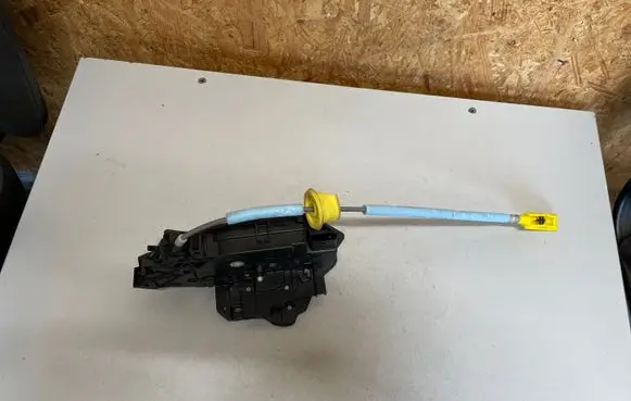 BMW 2 F44 Front door lock 9451631 945163101 51219451631