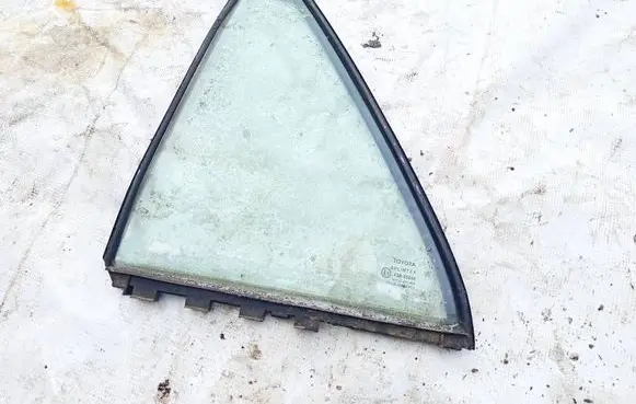 Toyota Avensis T250 Front door vent window glass four-door as2