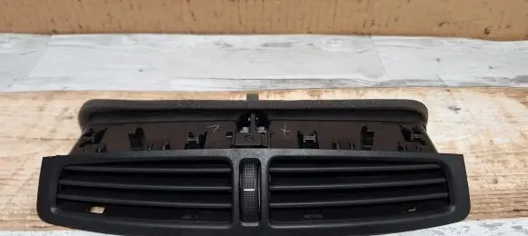 Ford C-MAX II Dash center air vent grill