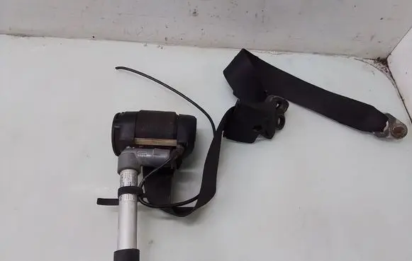 Mercedes-Benz E W124 Front seatbelt 16398