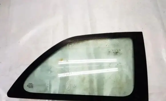 Toyota Yaris Rear side window