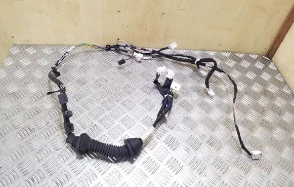Toyota Auris E180 Front door wiring loom 821520Z320