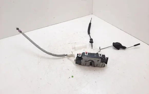 Mercedes-Benz CLS C218 X218 Front door lock A2047201535