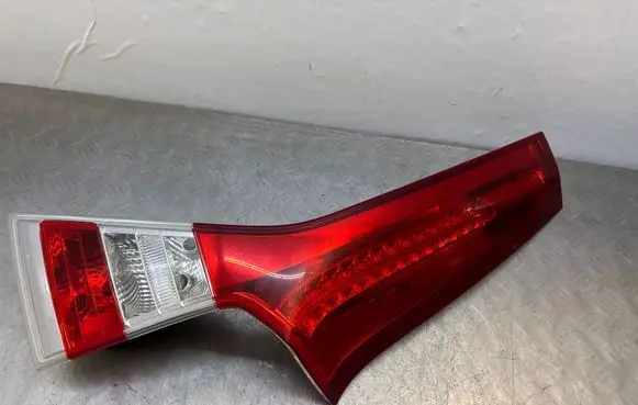 Volvo V70 Tailgate rear/tail lights