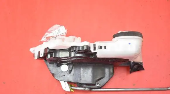Subaru XV I Front door lock