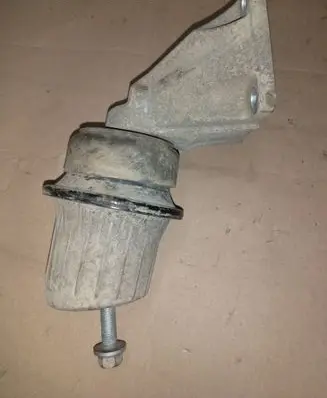 Lexus GS 300 350 430 450H Engine mount bracket