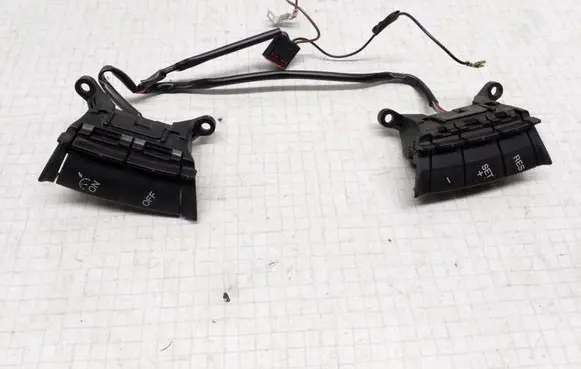 Ford Focus C-MAX Steering wheel buttons/switches 3M5T9E740AC