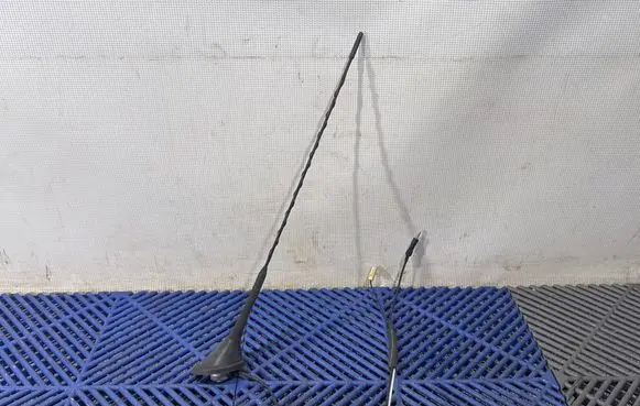 Toyota Prius+ (ZVW40) Radio antenna 