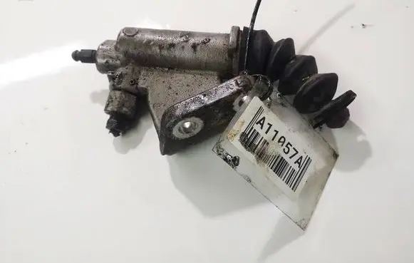 Honda FR-V Clutch master cylinder 