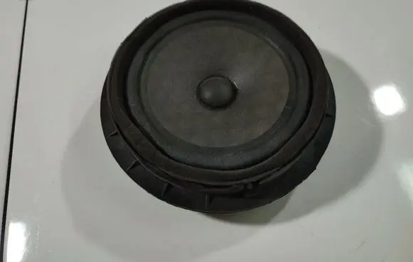 Suzuki Swift I Front door speaker