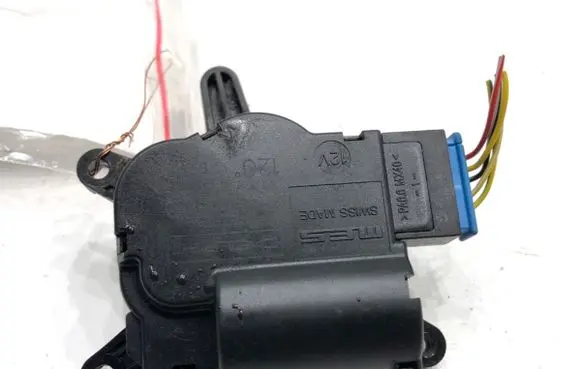 Audi Q7 4L Air flap motor/actuator 52411483R04
