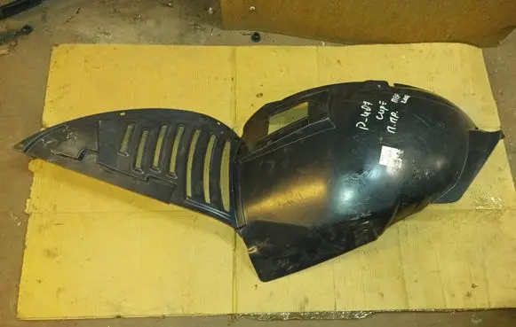 Front wheel arch liner splash guards