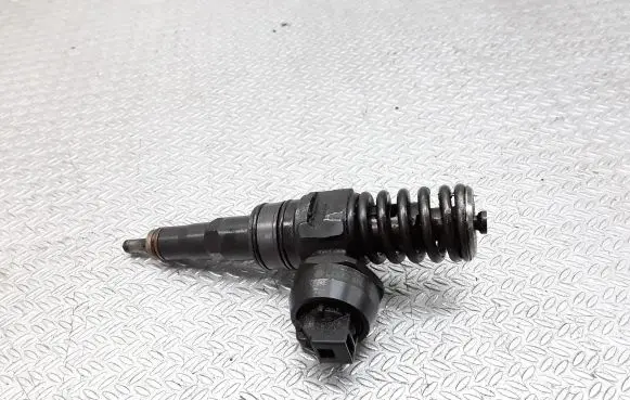 Skoda Octavia Mk2 (1Z) Fuel injector 038130073AG