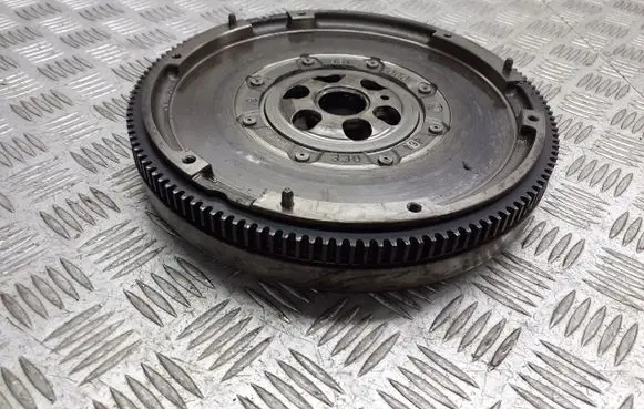 Volkswagen PASSAT B6 Dual mass flywheel 