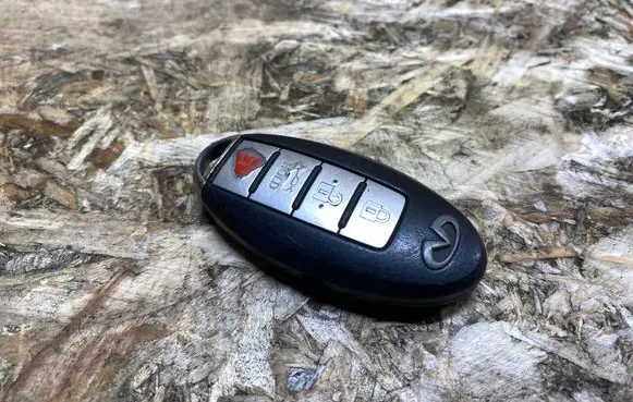 Infiniti G37 Ignition key/card 