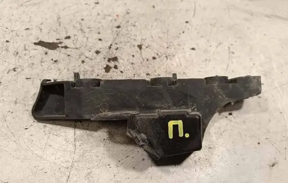 Audi Q7 4M Front bumper mounting bracket 4M0807284B