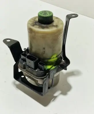 Skoda Fabia Mk2 (5J) Power steering pump 6Q0423156AB 6Q1423051BS