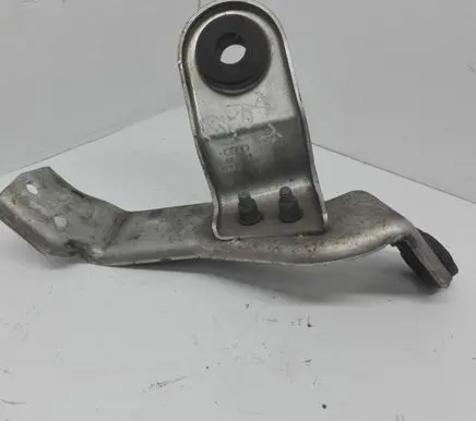 Audi A8 S8 D3 4E Intercooler pipe mounting bracket 4E0145545B