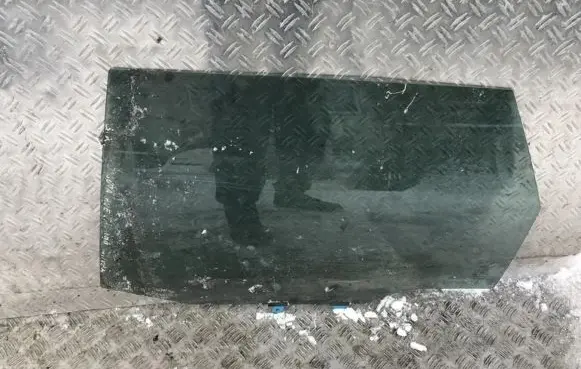 Toyota Avensis T220 Rear door window glass