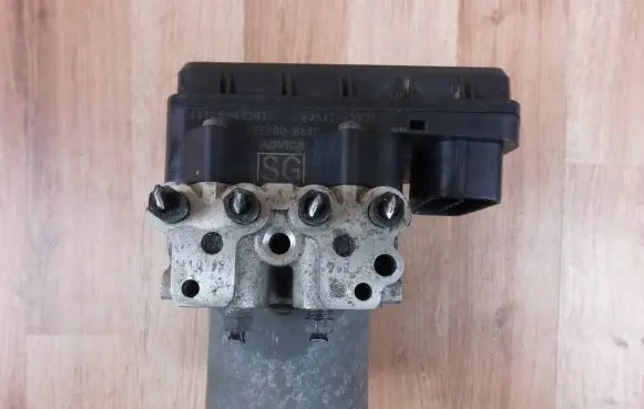 Toyota RAV 4 (XA40) ABS Pump 8954142571 4454042281