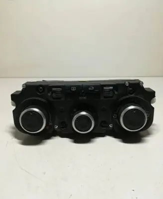 Volkswagen Touran I Climate control unit