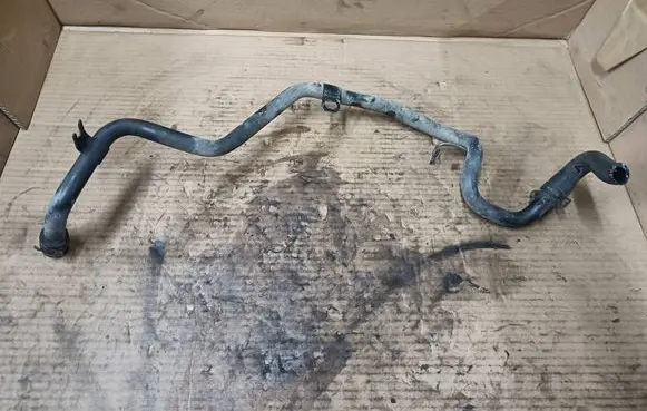Engine coolant pipe/hose