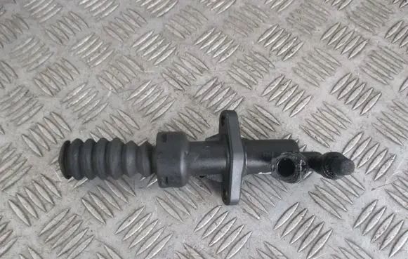 Peugeot 407 Clutch slave cylinder 