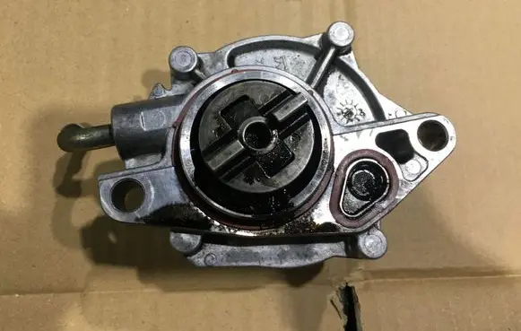 Peugeot 206 CC Vacuum pump 72814402